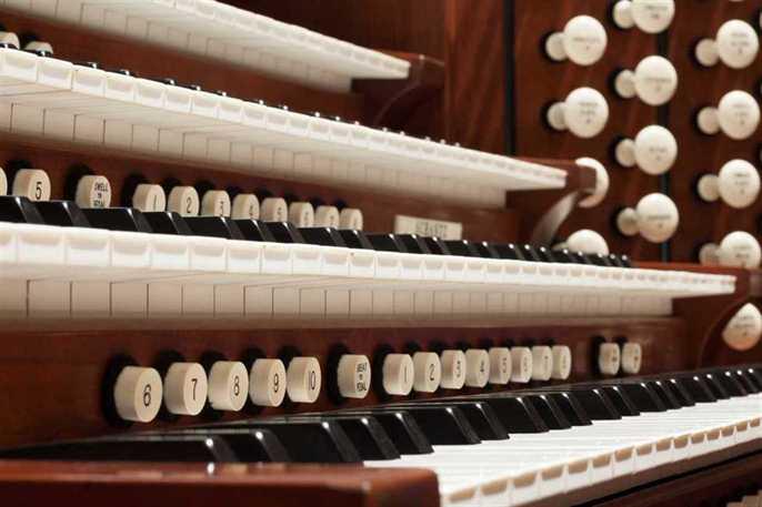 An organ outlet piano